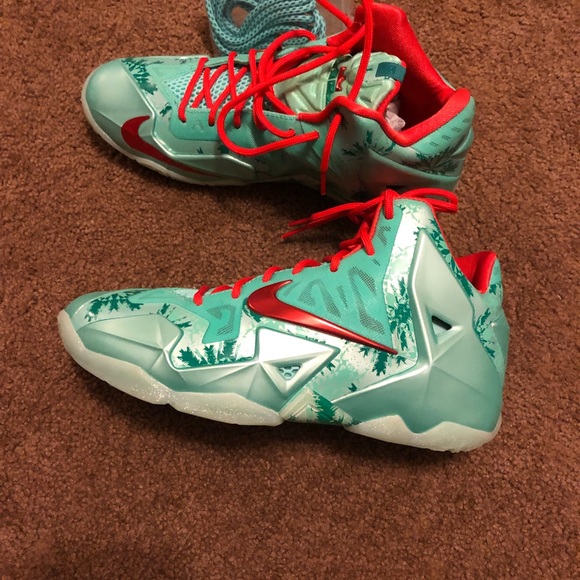 LeBron James “Christmas” - Picture 3 of 4
